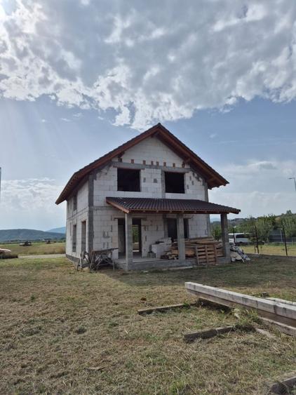 Casă cu 4 camere în Central