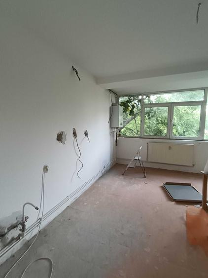 Apartament cu 3 camere decomandat în Sârbi