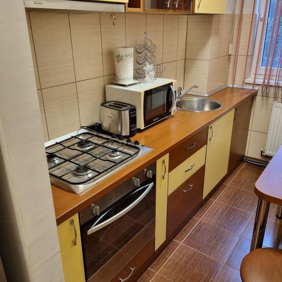 Casă cu 2 camere decomandat în Noua