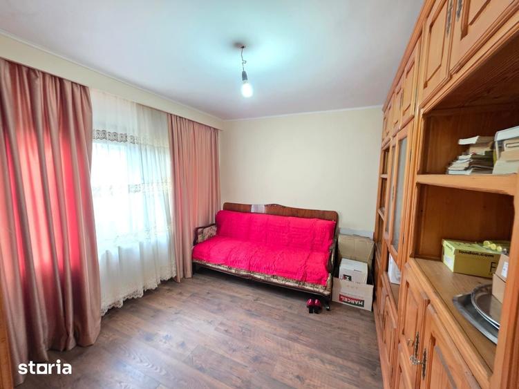 Casă cu 4 camere cu Teren 2400 Mp în Central