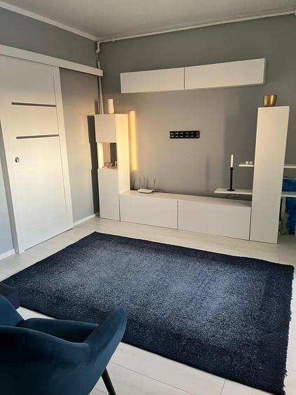 Apartament cu 3 camere semidecomandat în Florești