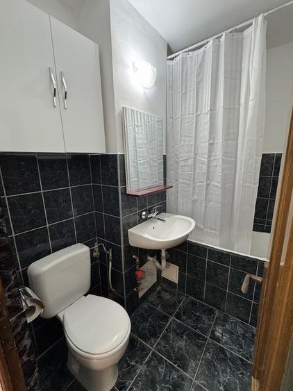 Garsonieră decomandată în Decebal