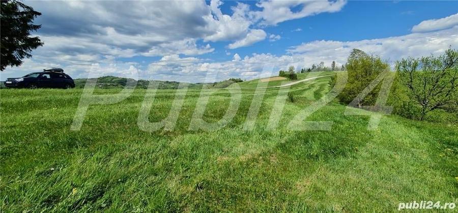 Teren de 8500 mp, în Poiana Mărului