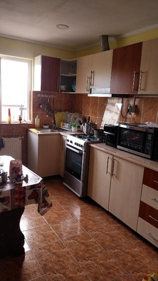 Casă individuală cu 4 camere cu Canalizare în Est