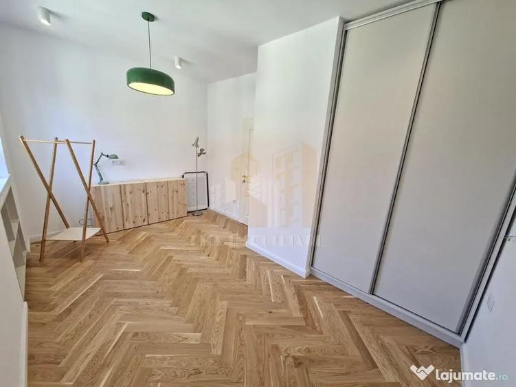 Apartament cu 3 camere semidecomandat în Schei