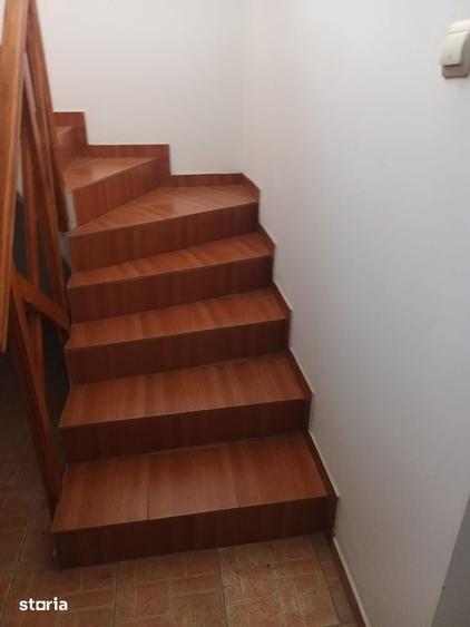 Casă cu 8 camere cu Teren 2530 Mp în Măneciu