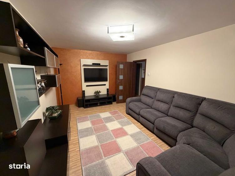 Apartament cu 3 camere decomandat în Drumul Taberei