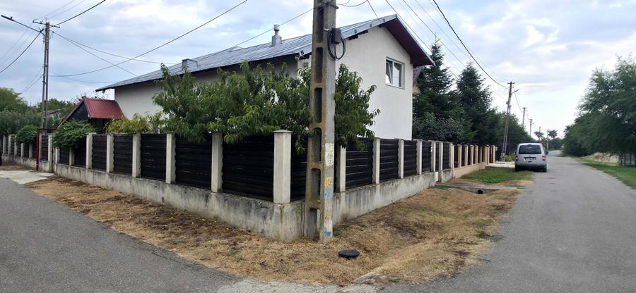 Casă cu 4 camere în Tomșani