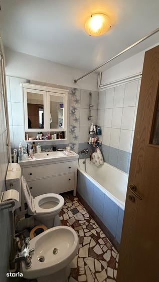 Apartament cu 4 camere decomandat în Victoriei