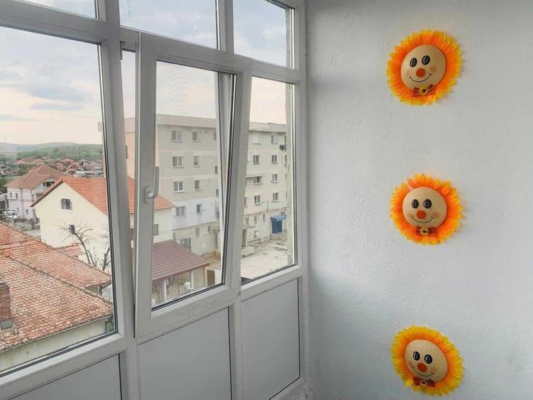 Apartament cu 3 camere semidecomandat în Central