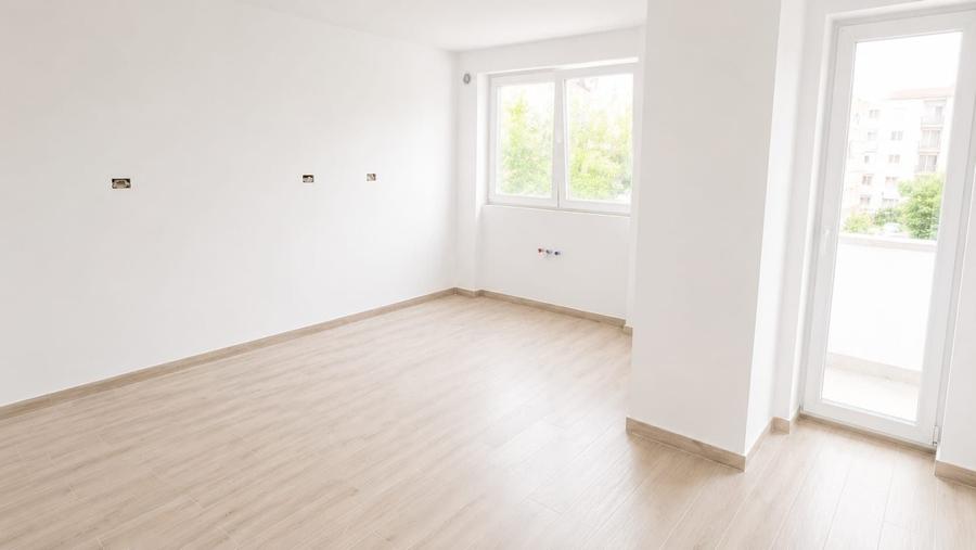 Apartament cu 4 camere decomandat în Central