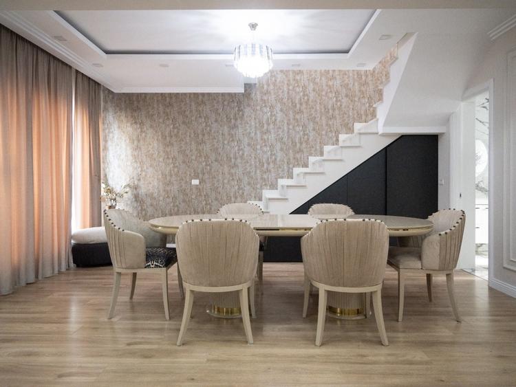 Casă cu 4 camere în Central