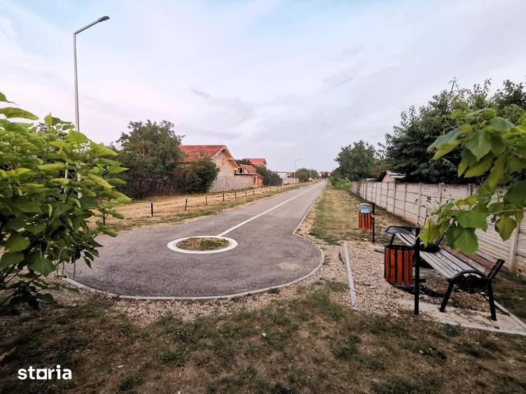 Casă cu 4 camere cu Teren 300 Mp în Sântandrei