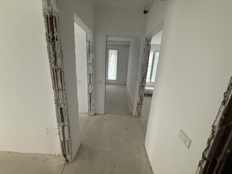 Apartament cu 3 camere decomandat în Theodor Pallady