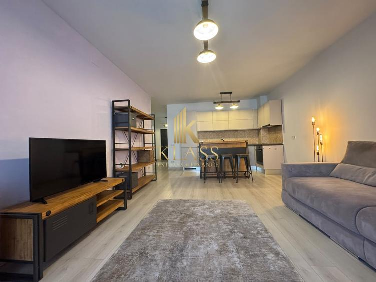 Apartament cu 3 camere semidecomandat, mobilat în Unirii