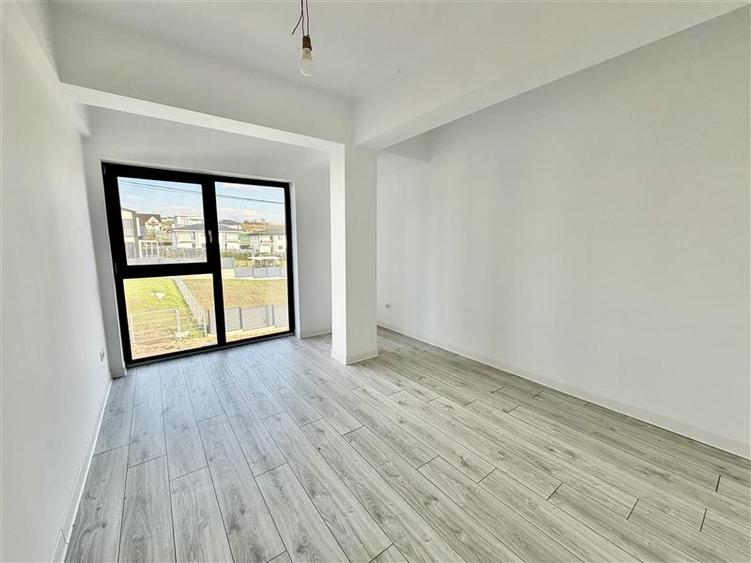 Duplex cu 4 camere cu Canalizare în Miroslava