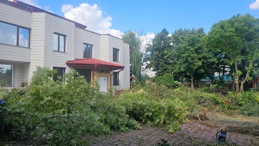 Casă individuală cu 5 camere cu Canalizare în Central