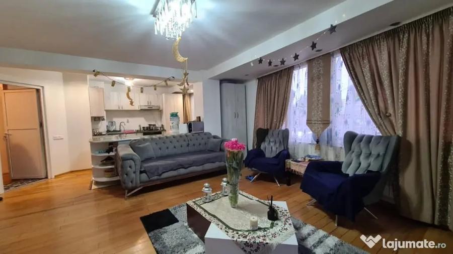 Casă cu 7 camere cu Teren 300 Mp în Mihai Bravu