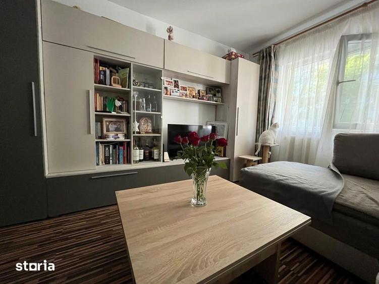 Apartament cu 3 camere decomandat, mobilat în Dacia