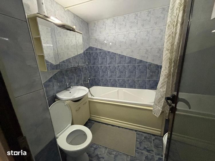 Apartament cu 3 camere decomandat în Podul de Fier