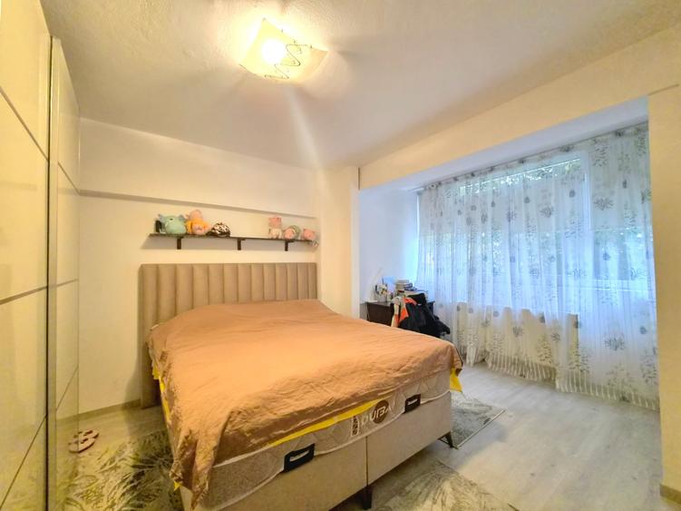 Apartament cu 3 camere decomandat în Titan