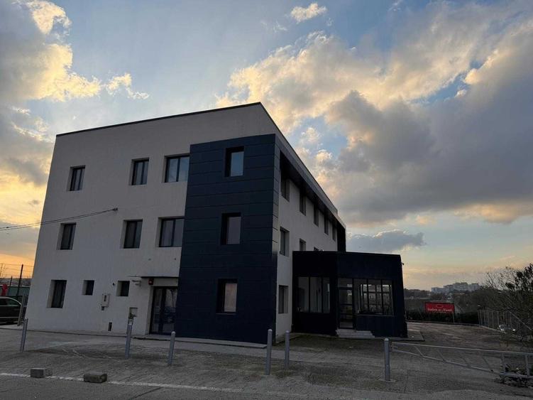 Spațiu comercial, de 760 mp, în Central