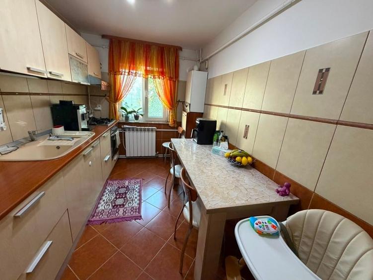 Ap.2 cam.central,et.1,centrala proprie,aer condiționat,,parcare gratuită. - 2