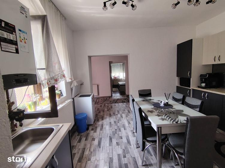 Casă cu 6 camere cu Teren 210 Mp în Zimandu Nou