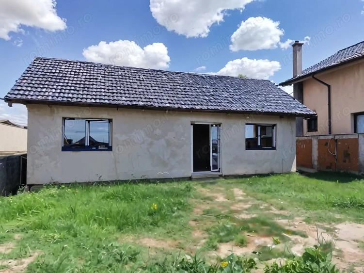 Casă cu Teren 300 Mp în Rontău