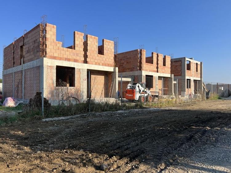 Casă cu 4 camere în Stupini