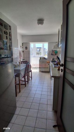Apartament cu 4 camere decomandat în Octavian Goga