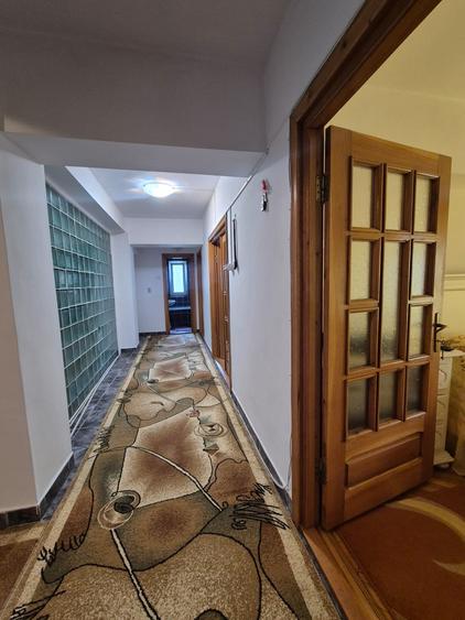 Apartament cu 4 camere decomandat în Central