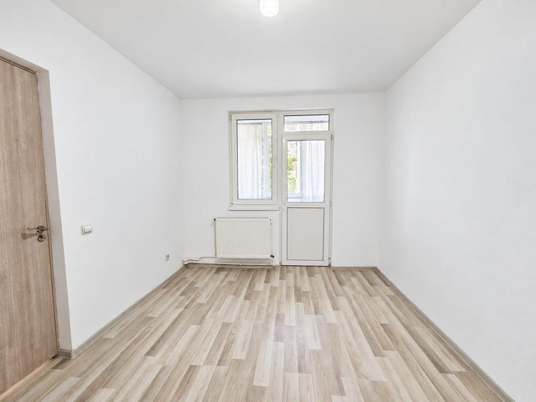 Apartament cu 3 camere semidecomandat în Micro 19