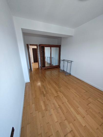 Apartament cu 3 camere decomandat în Moșilor
