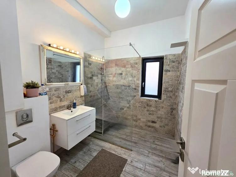 Casă cu 7 camere cu Teren 3200 Mp în Lipia