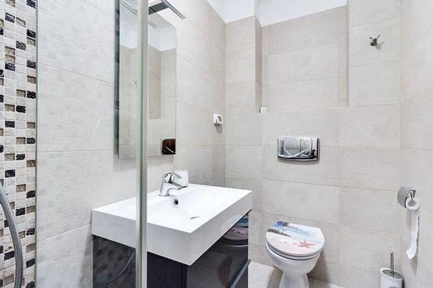 Apartament cu 3 camere decomandat în Sisești