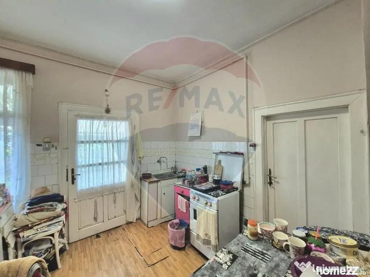 Casă cu 3 camere cu Teren 1100 Mp în Pârneava