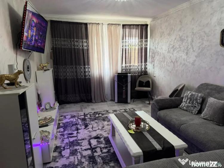 Apartament cu 3 camere decomandat în Calea București