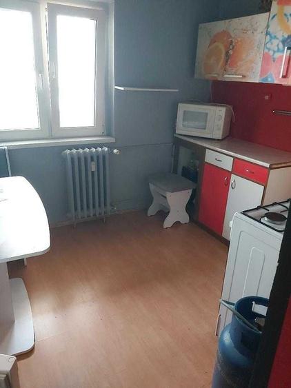 Apartament cu 3 camere semidecomandat în Rogerius