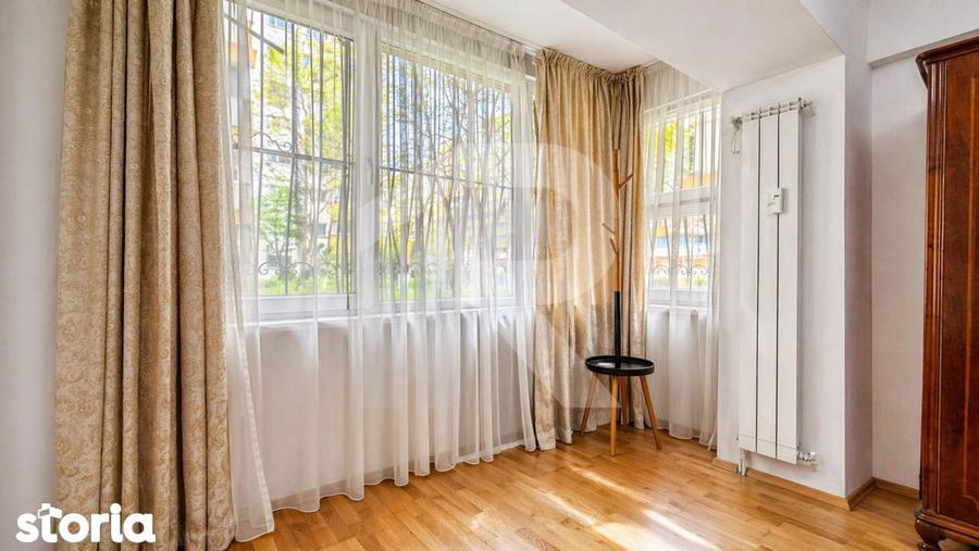 Apartament cu 3 camere, mobilat în Tei