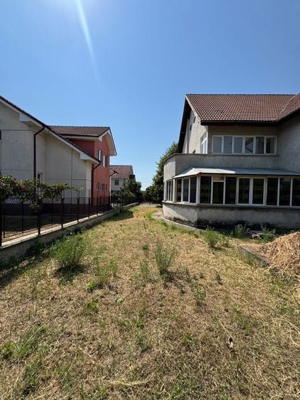 Casă cu 4 camere în Slatina