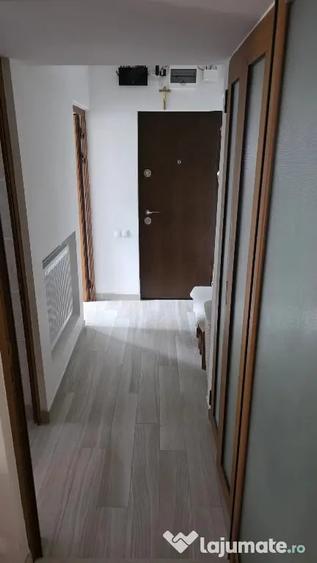 Apartament cu 3 camere semidecomandat în Central