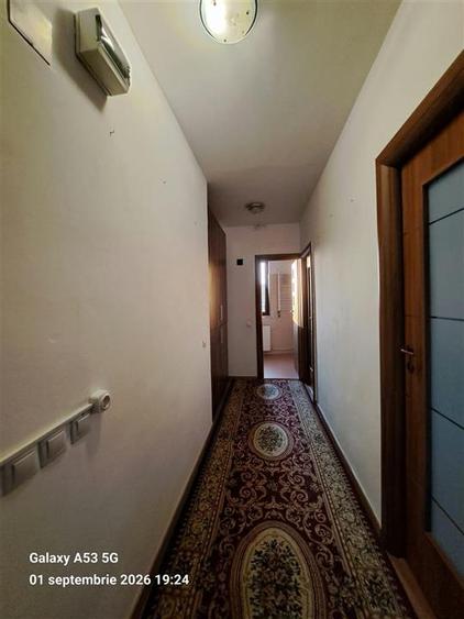 Apartament cu 4 camere decomandat, mobilat în Titan