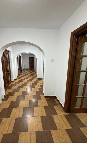 Inchiriez spa?iu in Gole?ti situat la E85 - 5