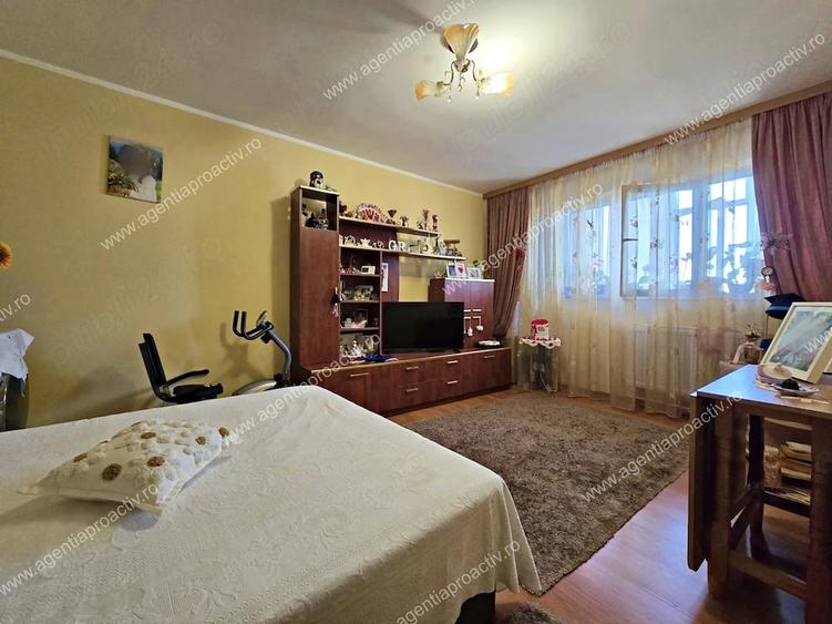 Apartament cu 2 camere decomandat în Micro 18