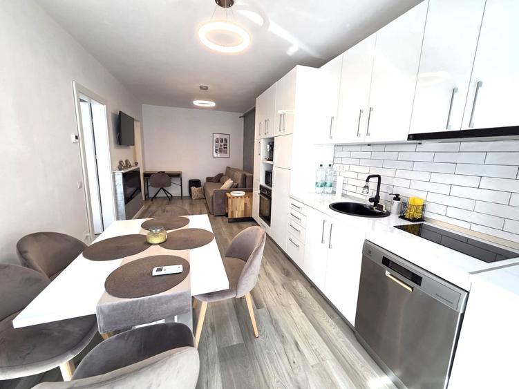 Apartament cu 2 camere semidecomandat, mobilat în Mărăști