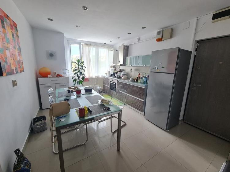 Apartament cu 3 camere decomandat, mobilat în Tudor