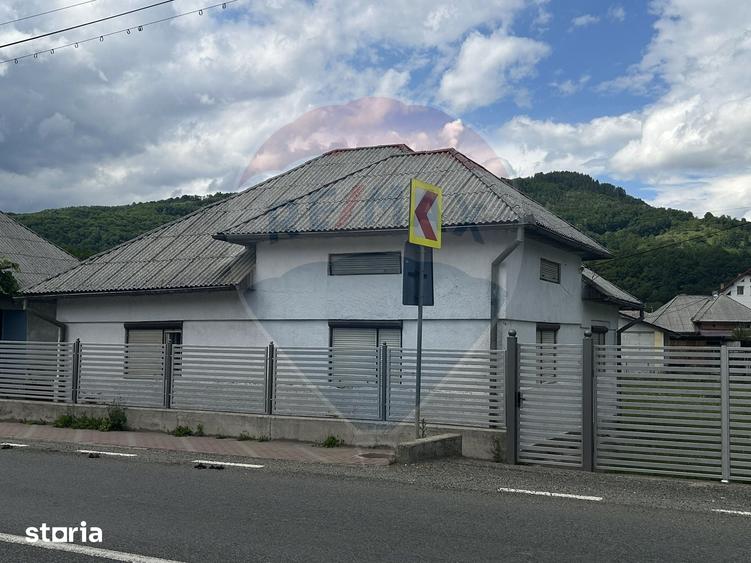 Casă cu 3 camere cu Teren 590 Mp în Bârsana