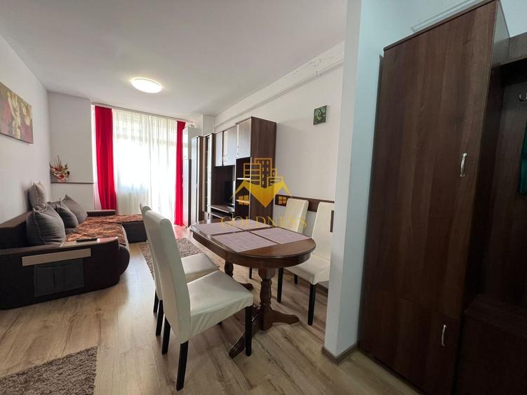 Apartament cu 3 camere semidecomandat, mobilat în Iris
