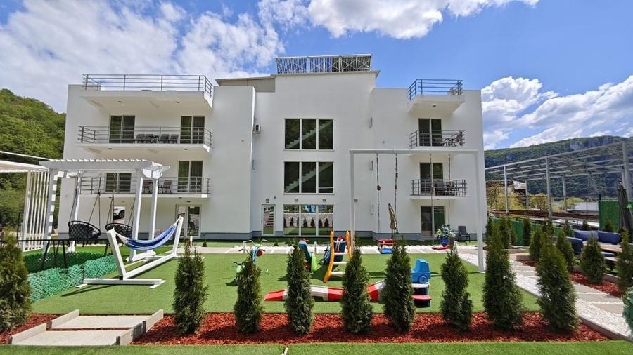 Spațiu comercial, de 493 mp, în Dubova
